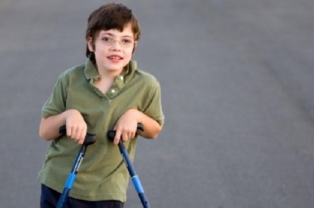 Serebral Palsi tan�s� alan �ocu�um neden y�r�yemiyor?